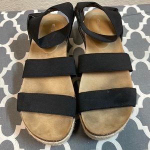 Black Madden Girl Sandals with ankle straps platform